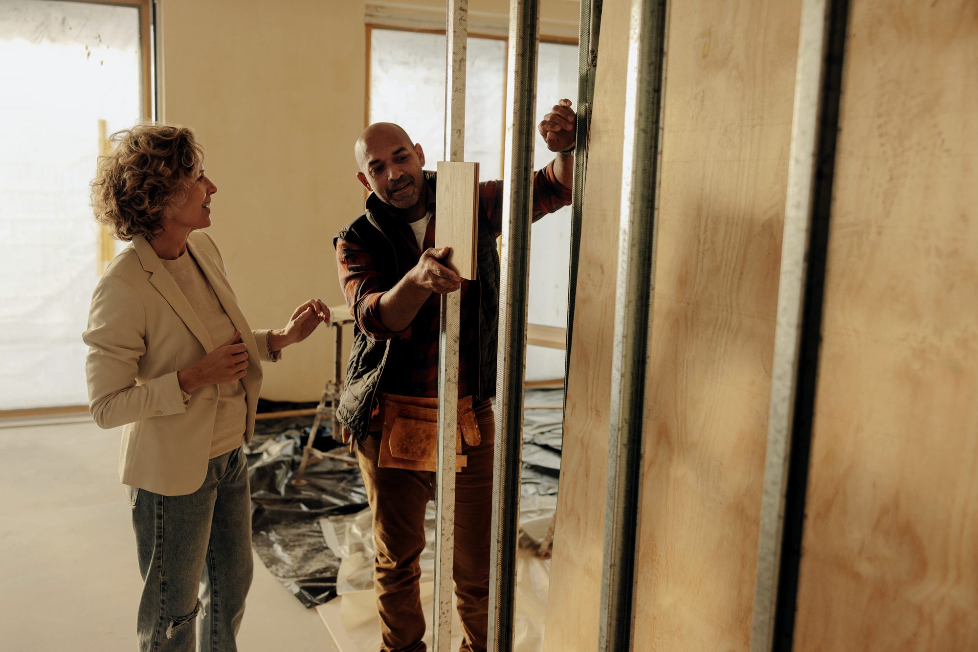 Interior remodeling contractor with homeowner